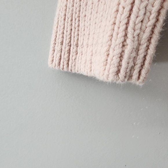 Express cable knit distressed slouchy low scoop vneck peach sweater - Picture 8 of 9